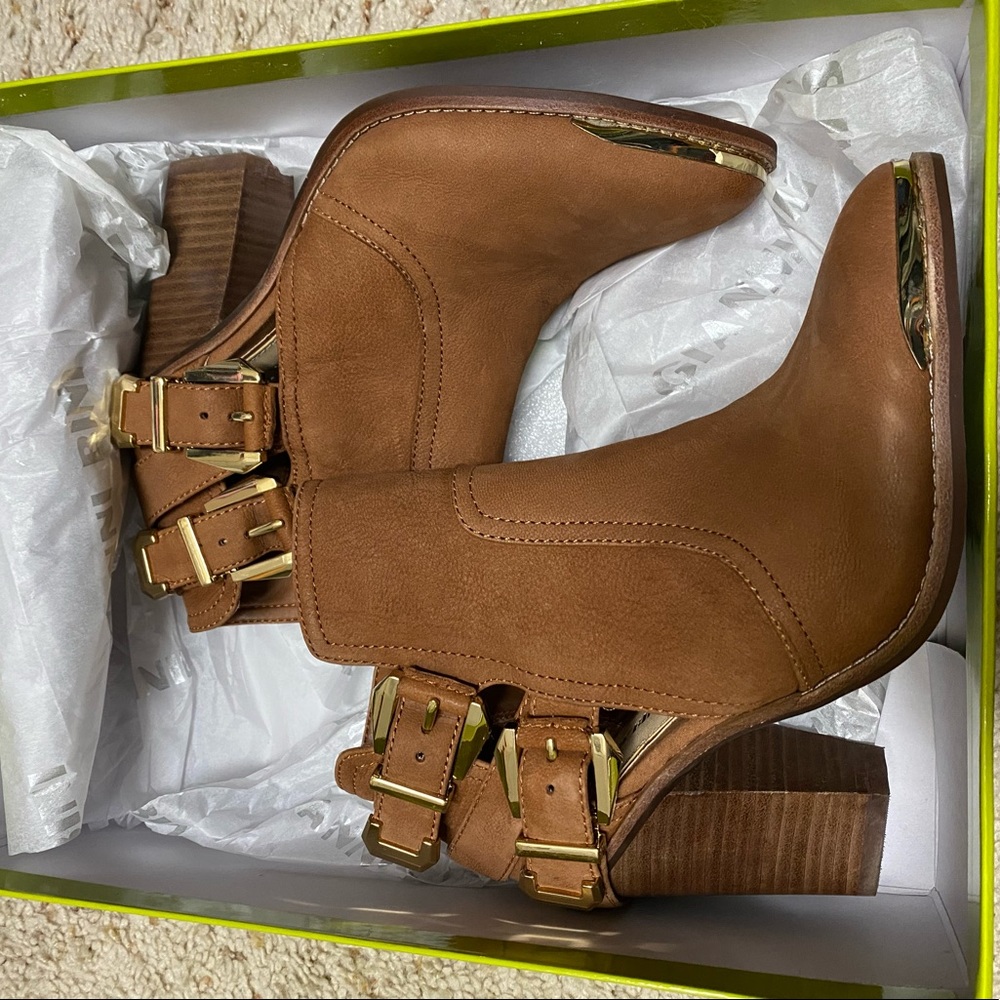 Gianni Bini booties